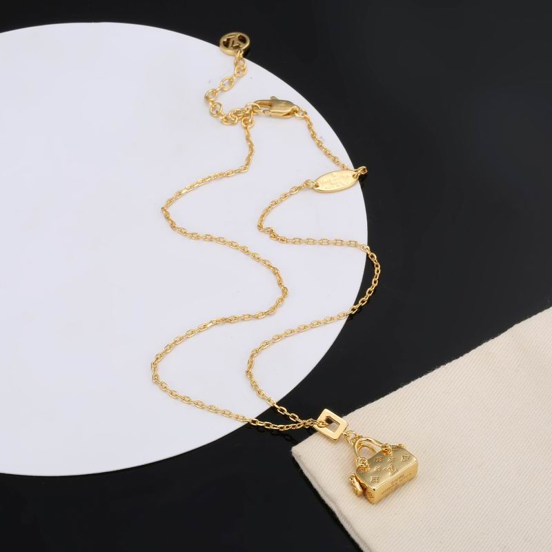 LV Necklace 03lyr350